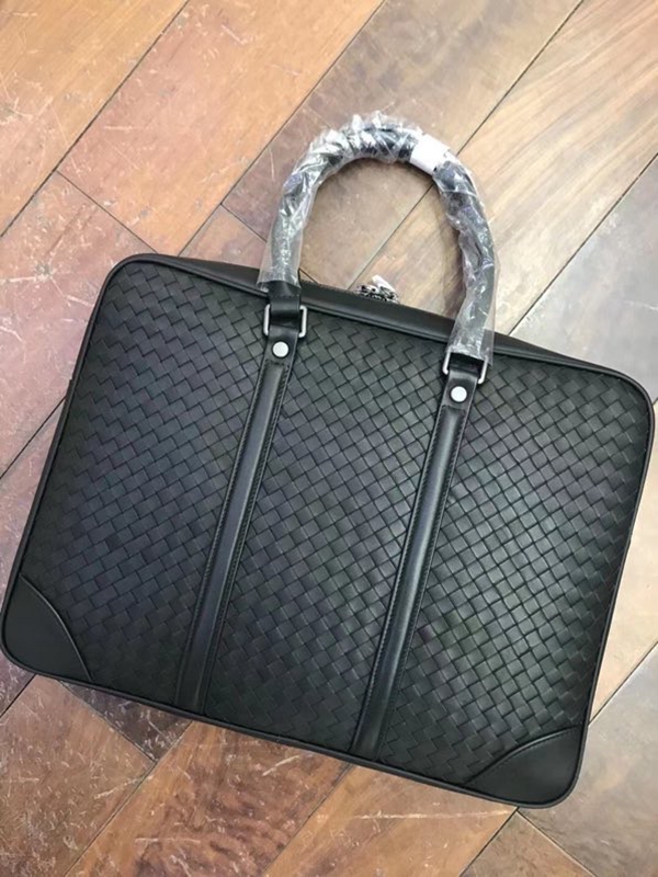 ボッテガヴェネタバッグ正面デザイン